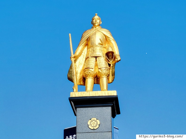 JR岐阜駅　黄金の織田信長像　写真