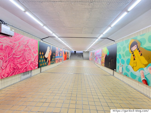新岐阜駅地下道　壁面アート　写真